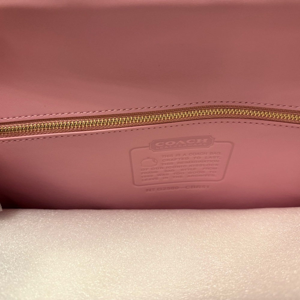 Coach Kisslock Frame large in Pink! - Picture 3 of 4